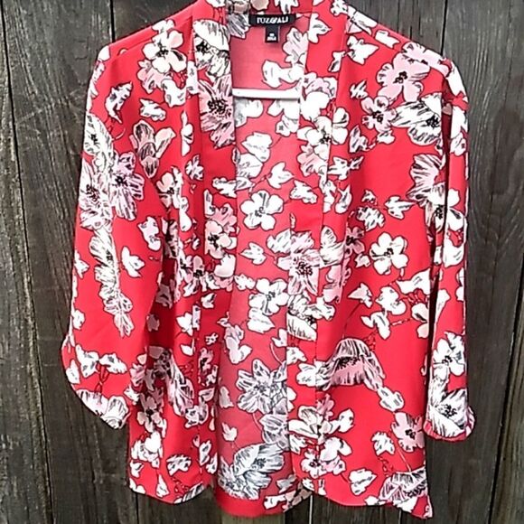 Roz&Ali red floral top - Picture 3 of 12